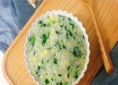 F:\2023玉振路资料\食谱图集\菠菜蛋花粥.jpg菠菜蛋花粥