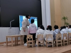 C:\Users\孔小蕴\Desktop\第六周幼小联合教研\照片\孔繁蕴老师教学活动2.jpg孔繁蕴老师教学活动2