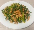 E:\2023玉振路资料\食谱图集\蒜苗炒肉丝.jpg蒜苗炒肉丝