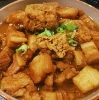E:/2023.9玉振路资料/食谱图集/油果烧肉.jpg油果烧肉