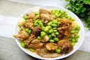 G:\2023.9玉振路资料\食谱图集\毛豆米烧鸡.jpg毛豆米烧鸡