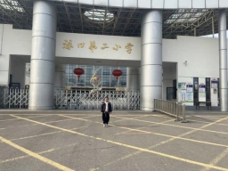 家长带幼儿去小学1